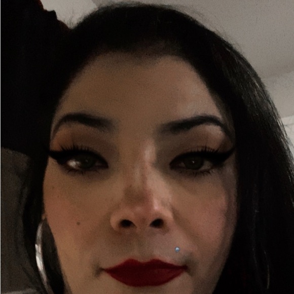 Meet your Posher, Jennifer - Picture 2 of 3